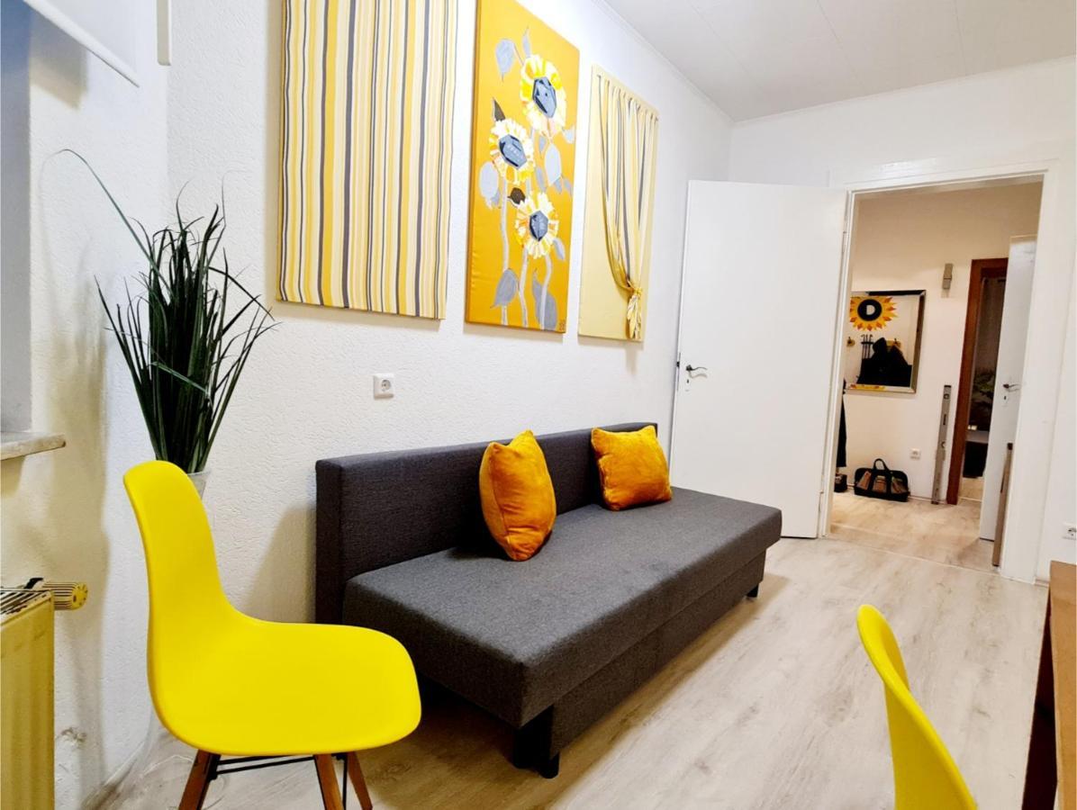 Elena Flat Sonnenblumen Zentrum