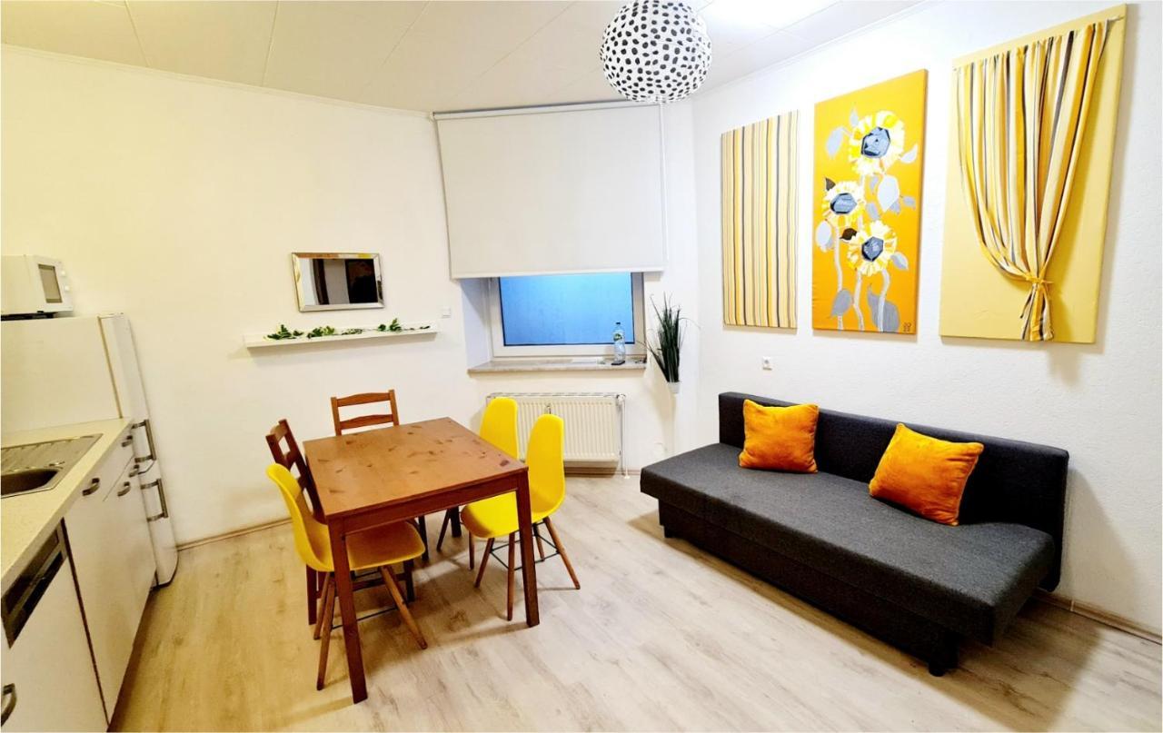 Elena Flat Sonnenblumen Zentrum *
