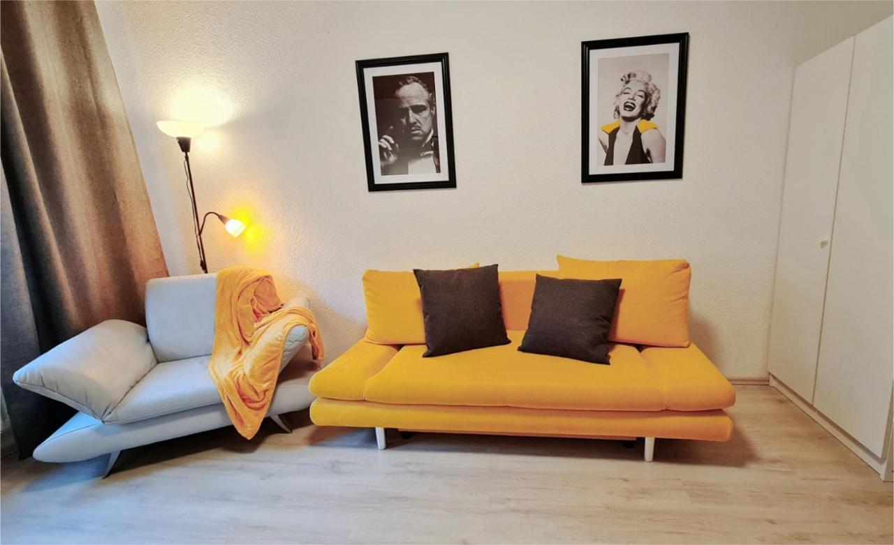 Elena Flat Sonnenblumen Zentrum *